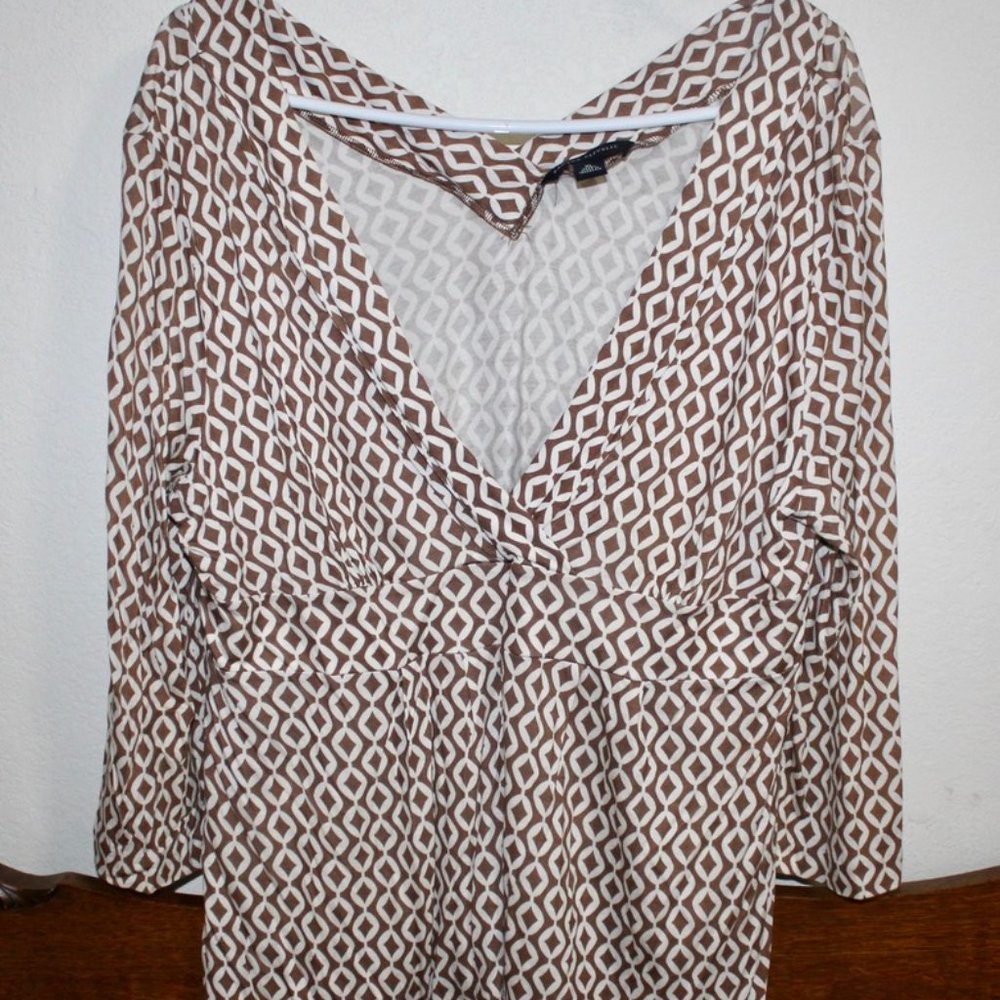 Banana Republic Brown and White V-Neck and V-Back Size XL